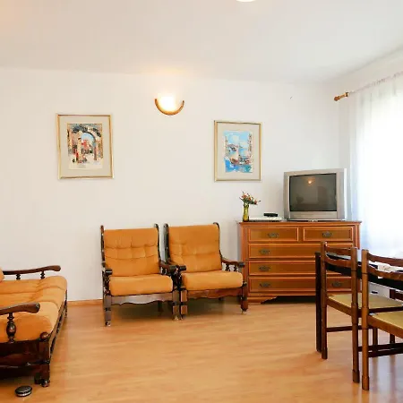 Apartman Dorka-2 By Interhome Rab Town